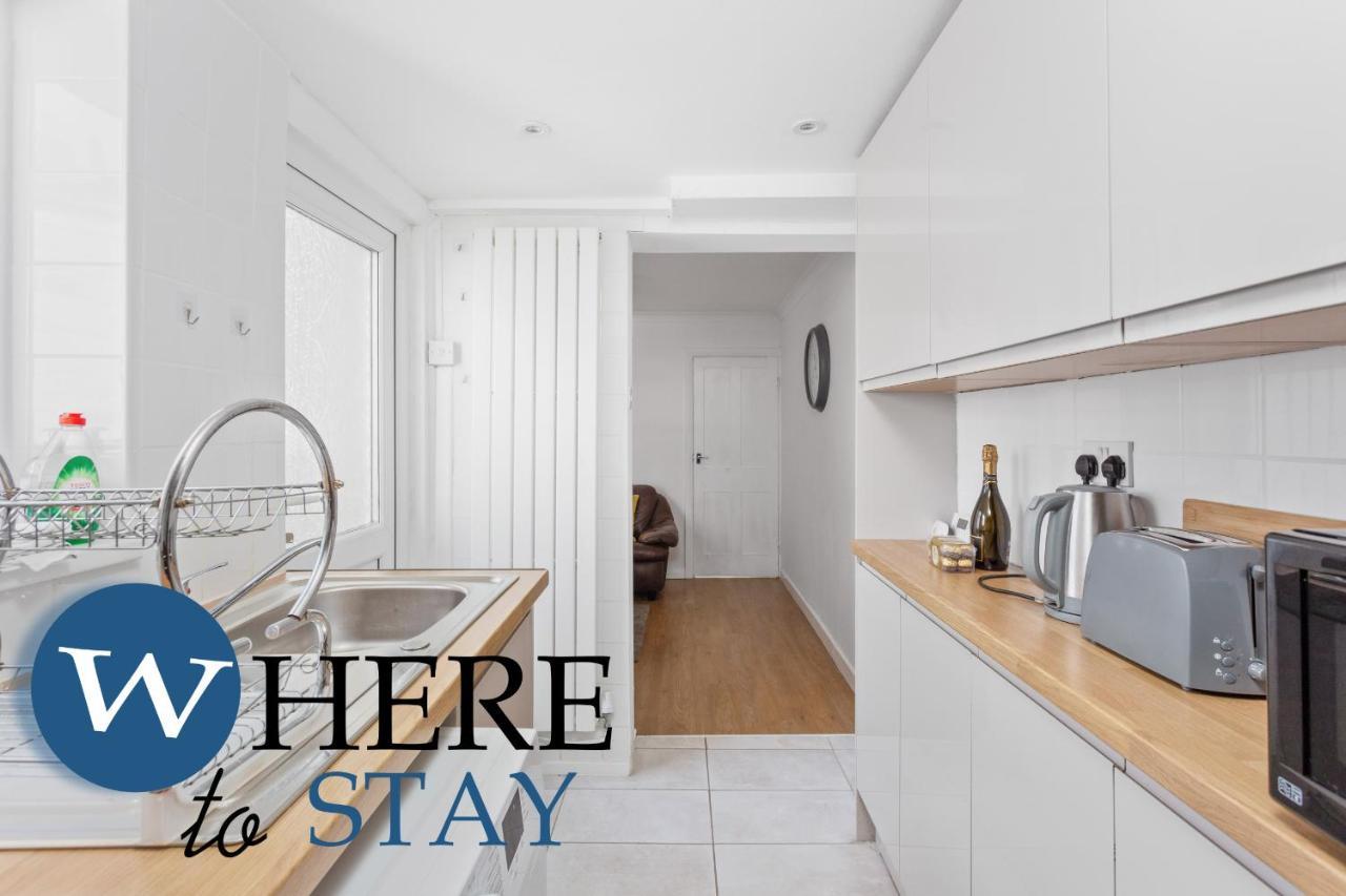 Entire Modern House City Center Barrow-in-Furness Екстер'єр фото